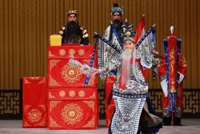 这两个物件在戏曲舞台竟能化万物 校内新闻 第8张-郑州艺术学校-河南省艺术学校-郑州音乐艺术中专-郑州工程技术学院中专部 这两个物件在戏曲舞台竟能化万物 (http://www.hnyixiao.com/) 校内新闻 第8张