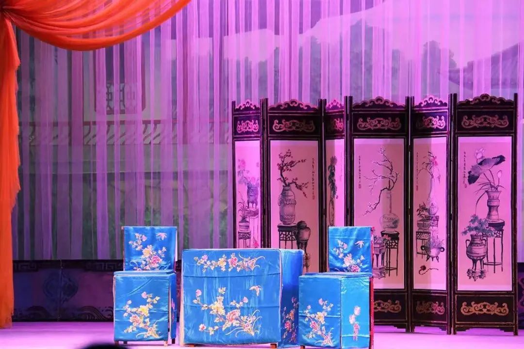 这两个物件在戏曲舞台竟能化万物 校内新闻 第24张-郑州艺术学校-河南省艺术学校-郑州音乐艺术中专-郑州工程技术学院中专部 这两个物件在戏曲舞台竟能化万物 (http://www.hnyixiao.com/) 校内新闻 第24张