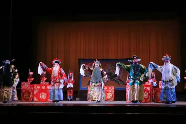 这两个物件在戏曲舞台竟能化万物 校内新闻 第14张-郑州艺术学校-河南省艺术学校-郑州音乐艺术中专-郑州工程技术学院中专部 这两个物件在戏曲舞台竟能化万物 (http://www.hnyixiao.com/) 校内新闻 第14张