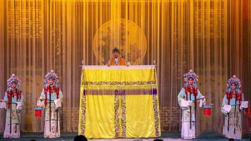 这两个物件在戏曲舞台竟能化万物 校内新闻 第12张-郑州艺术学校-河南省艺术学校-郑州音乐艺术中专-郑州工程技术学院中专部 这两个物件在戏曲舞台竟能化万物 (http://www.hnyixiao.com/) 校内新闻 第12张