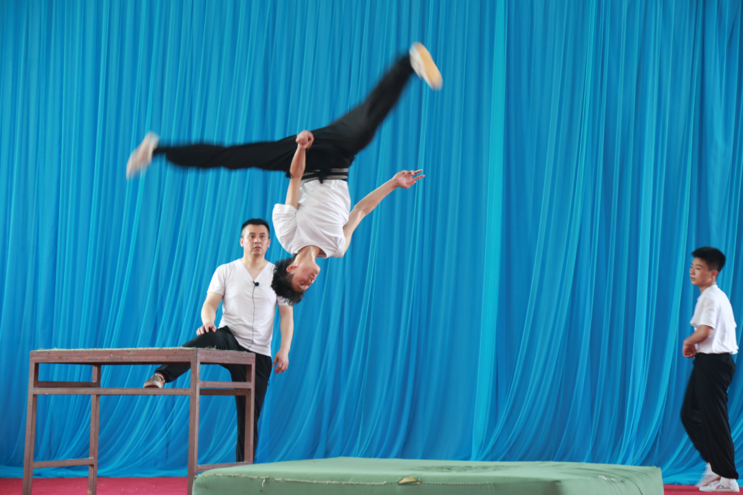 2022-2023学年第二学期期末考试圆满结束 (http://www.hnyixiao.com/) 校内新闻 第24张