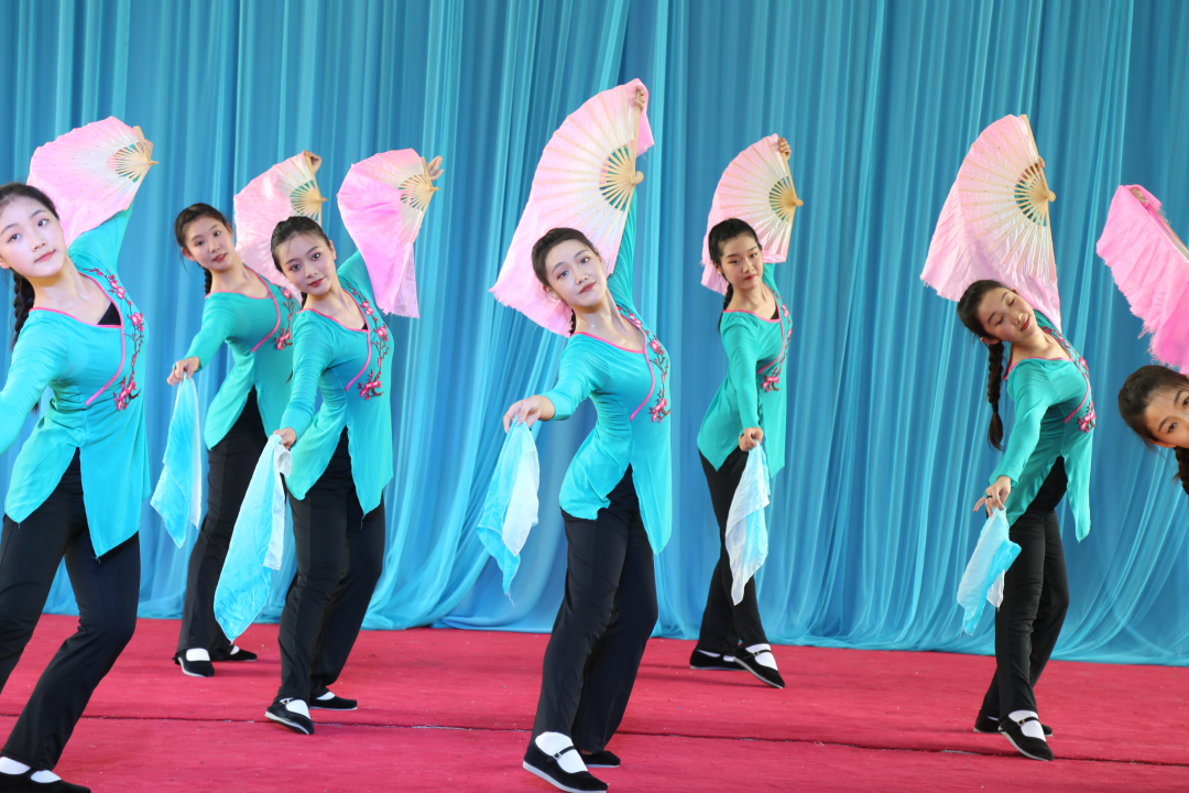 2022-2023学年第二学期期末考试圆满结束 (http://www.hnyixiao.com/) 校内新闻 第10张