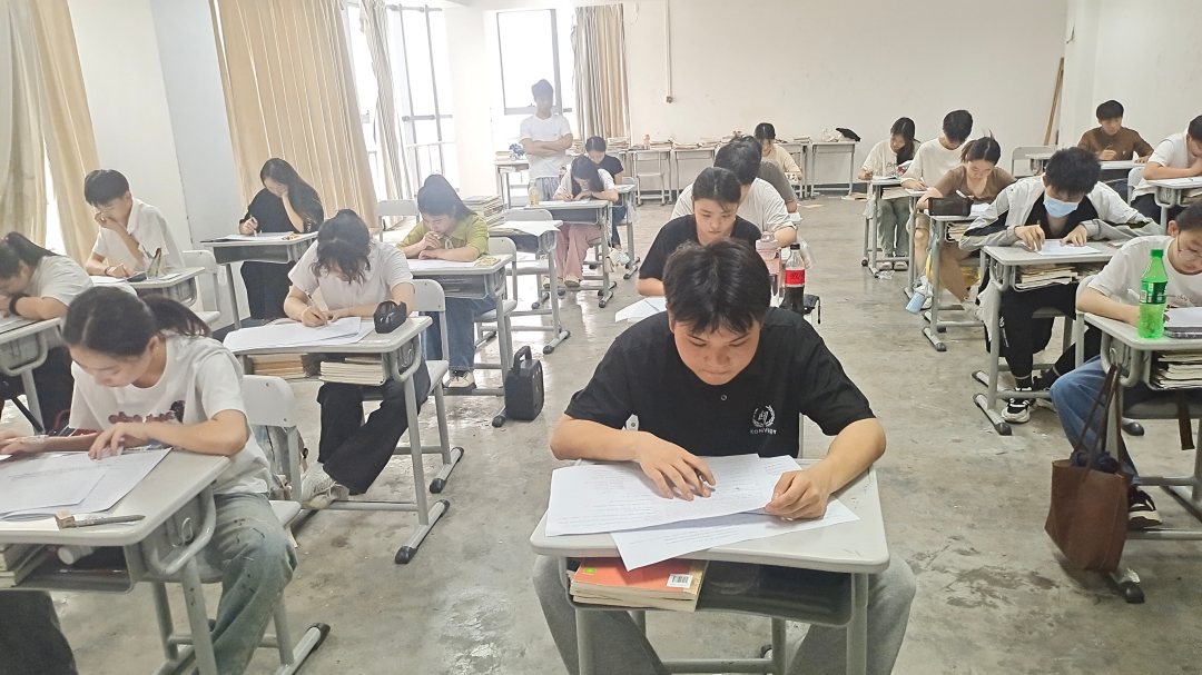 2022-2023学年第二学期期末考试圆满结束 (http://www.hnyixiao.com/) 校内新闻 第32张