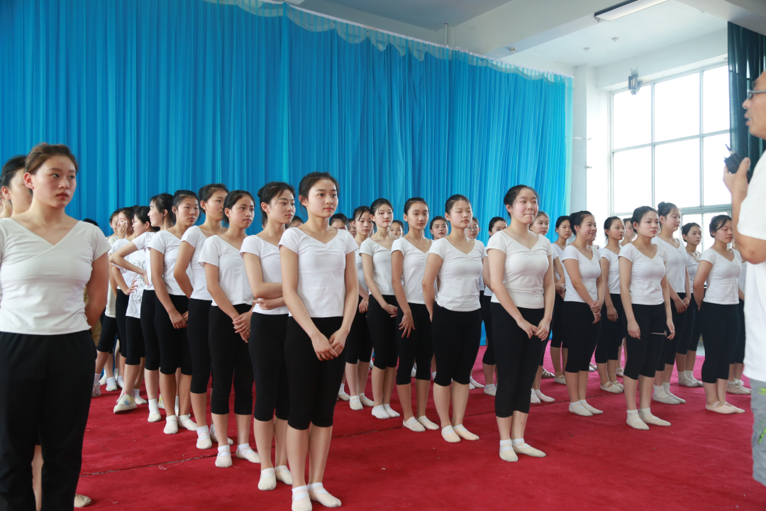2022-2023学年第二学期期末考试圆满结束 (http://www.hnyixiao.com/) 校内新闻 第17张