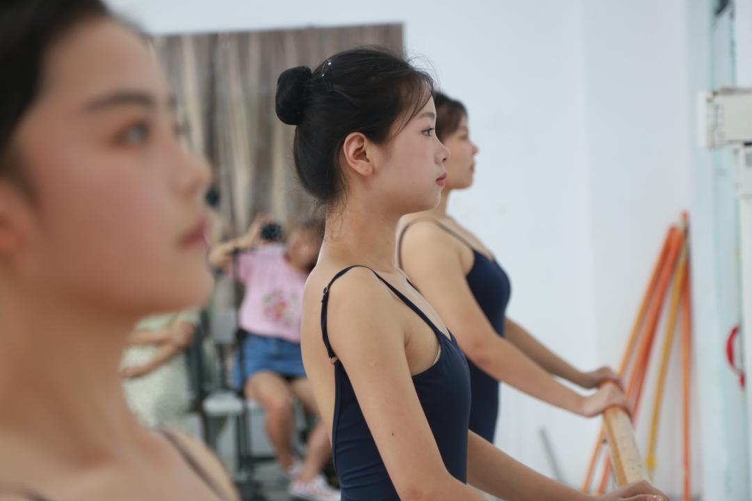 2022-2023学年第二学期期末考试圆满结束 (http://www.hnyixiao.com/) 校内新闻 第16张