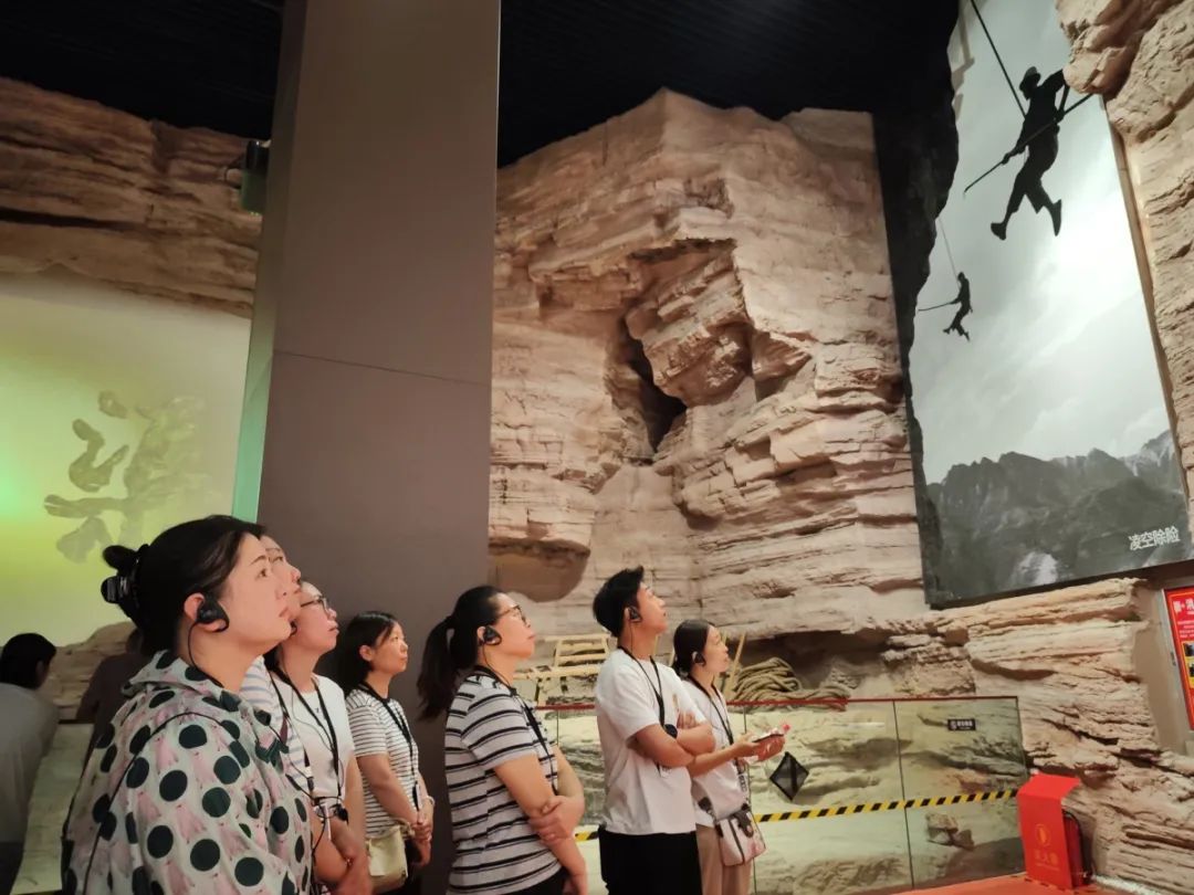 学习红旗渠精神，汲取红色力量​ (http://www.hnyixiao.com/) 校内新闻 第5张
