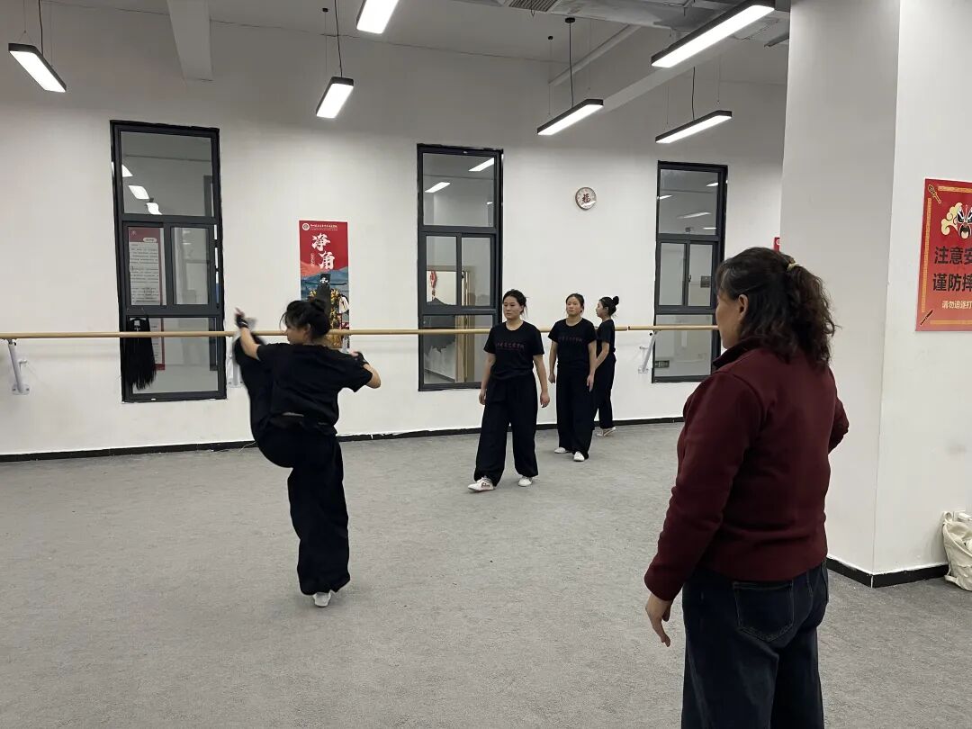 郑州市政协委员一行莅临我校参观指导 (http://www.hnyixiao.com/) 校内新闻 第6张